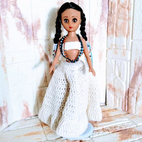 DOLL*NATIVE AMERICAN*HAND CROCHETED CLOTHING*BEADED NECKLACE*COLLECTORS ITEM* - Picture 8 of 12